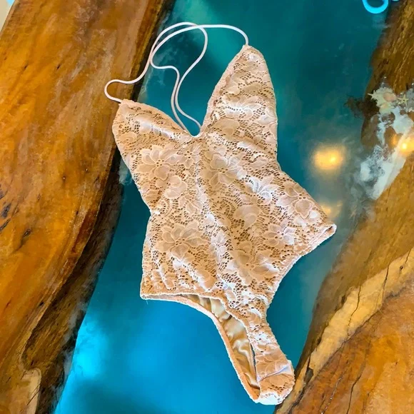 NEW Windsor Brand Lace Bodysuit ❤️ - Picture 1 of 5